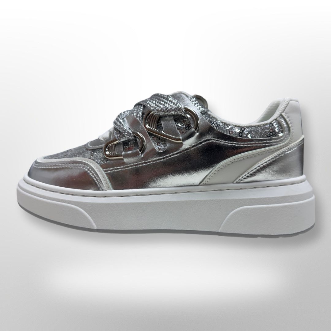 Silberne Sneaker