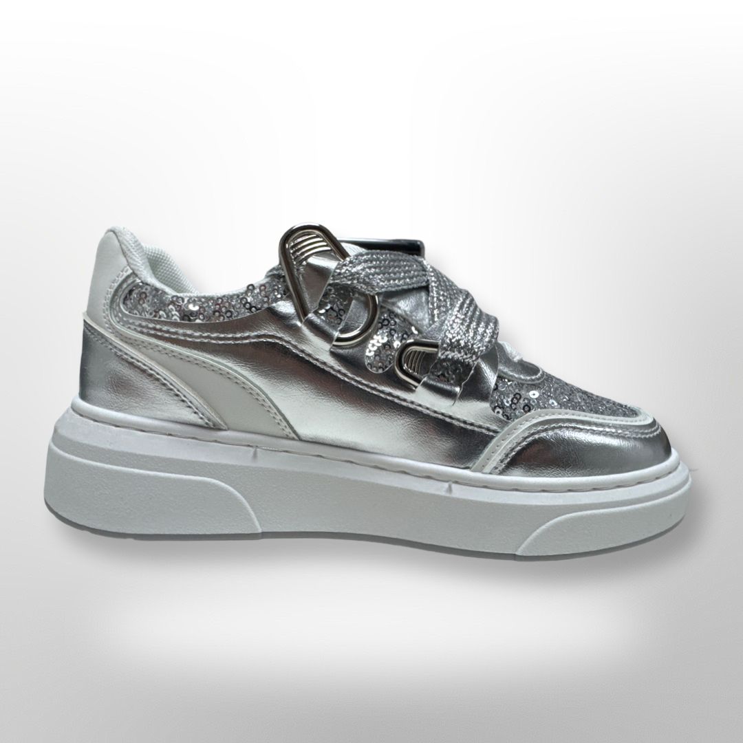 Silberne Sneaker