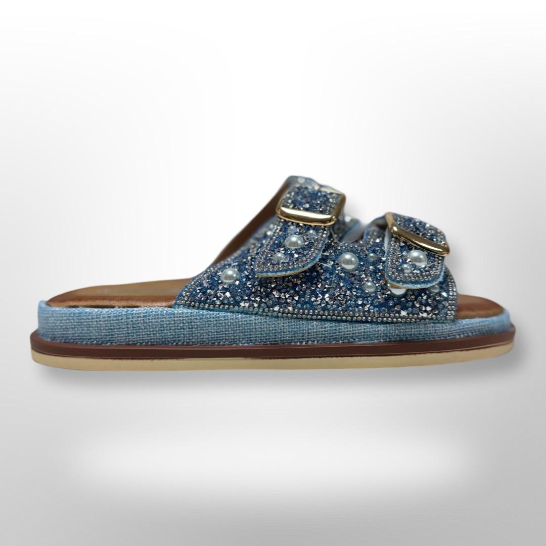 Blaue Sandalen mit Steinchen