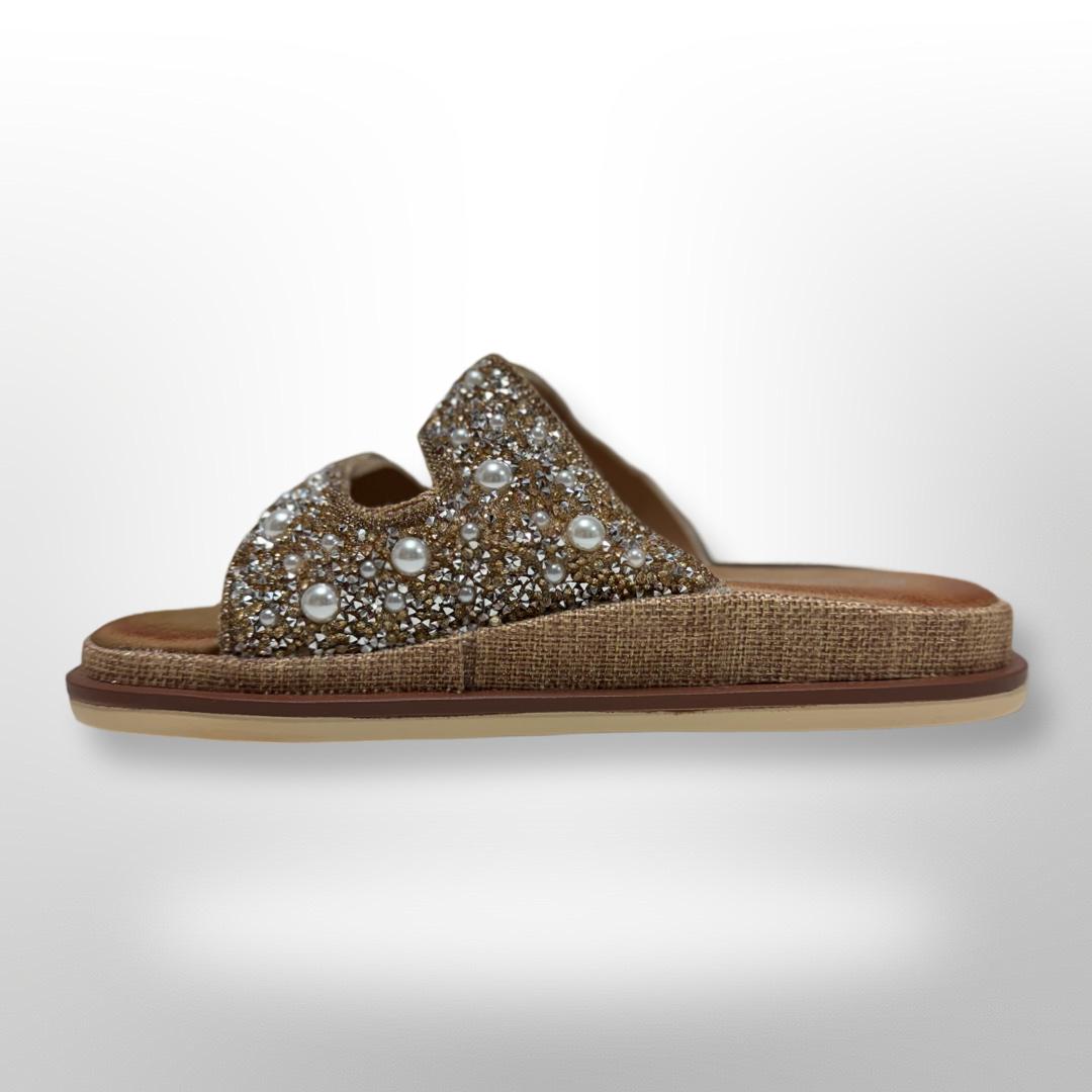 Goldene Sandalen mit Steinchen