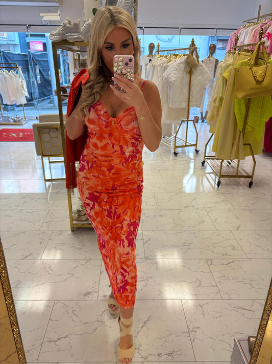 Orangenes Kleid